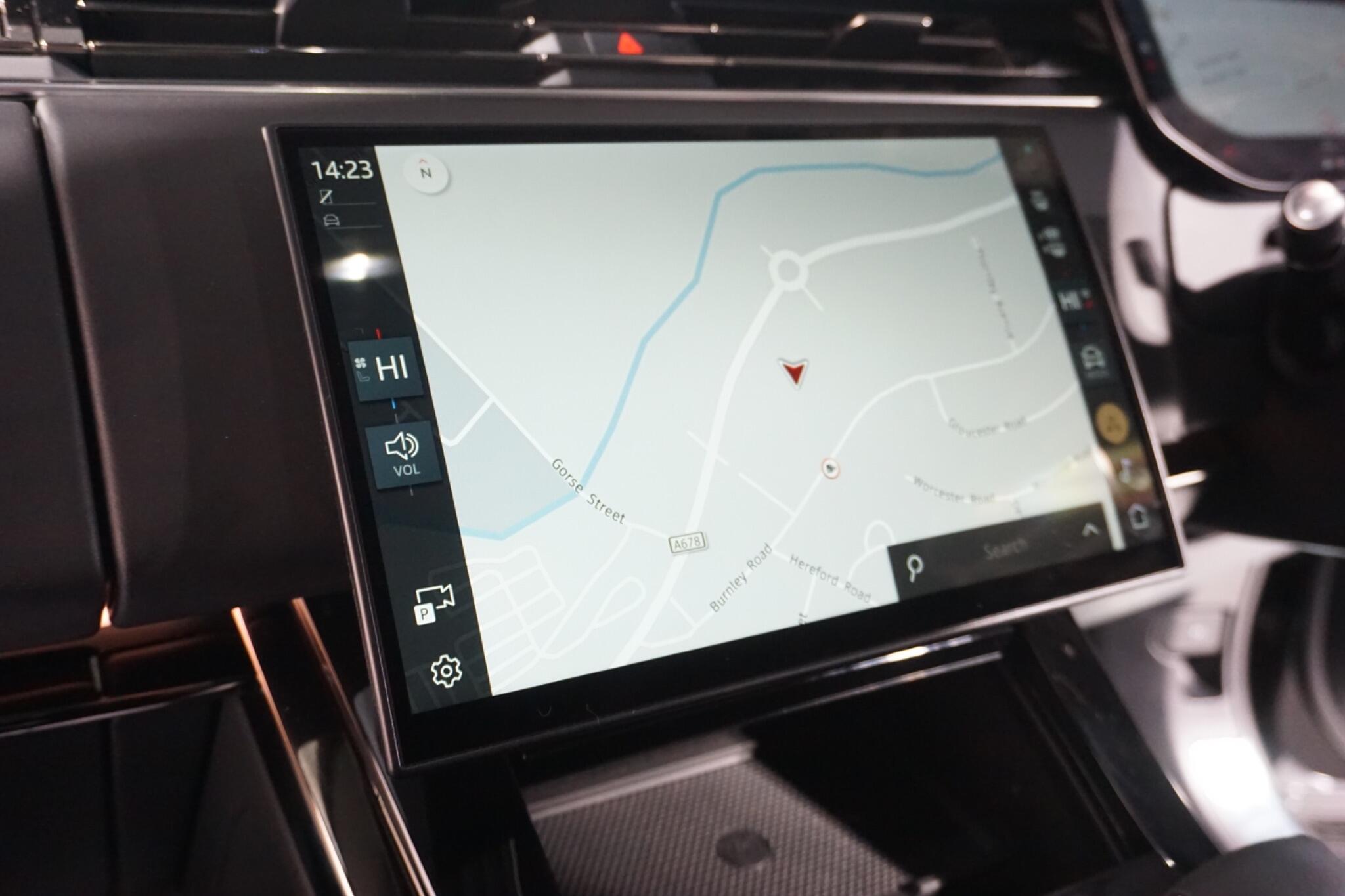 Land Rover Range Rover Sport 3.0 D300 MHEV Dynamic SE SUV 5dr Diesel Auto 4WD Euro 6 (s/s) (300 ps)